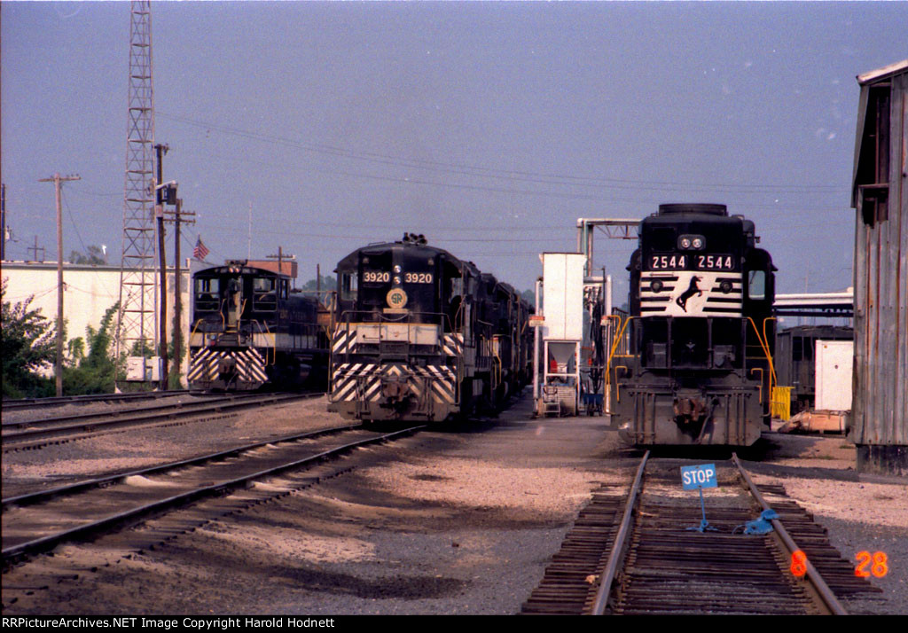NS 2544 & SOU 3920 at the fuel racks with SOU 2347 switching the yard